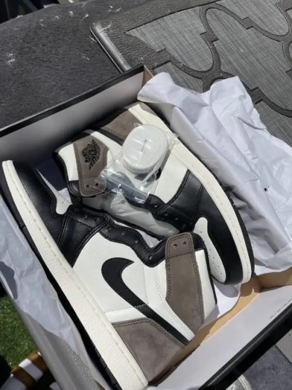 Nik_e Jordan Retro 1 Dark Mocha Surplus Semi Ua