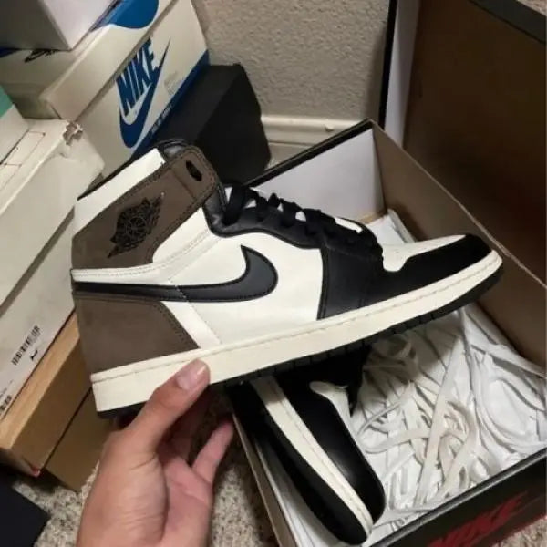 Nik_e Jordan Retro 1 Dark Mocha Surplus Semi Ua