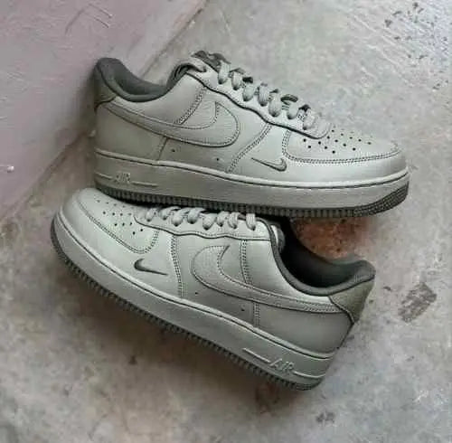 Nikee Airforce 1 low light army Secondary image
