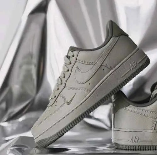 Nikee Airforce 1 low light army Main image
