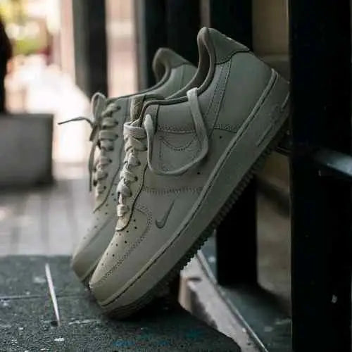 Nikee Airforce 1 low light army