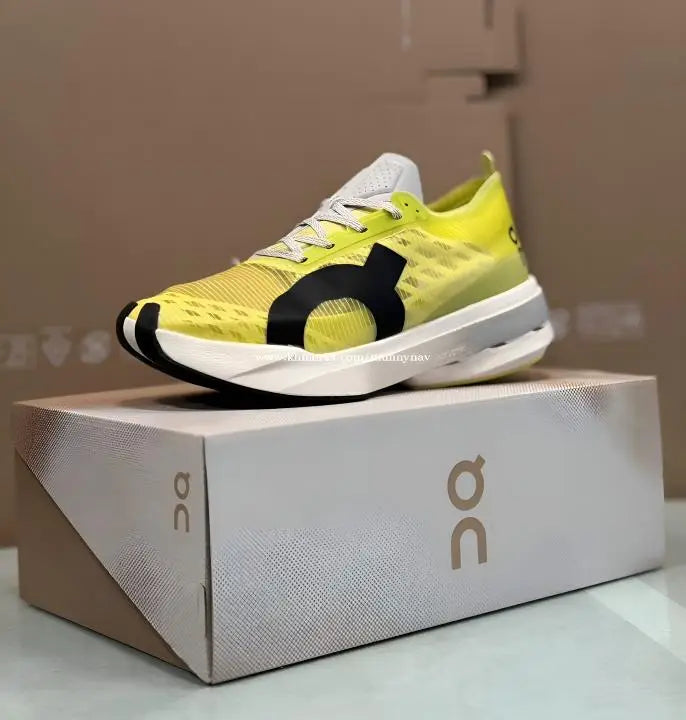 On Running Cloud boom Strike Limelight Wolf Secondary image