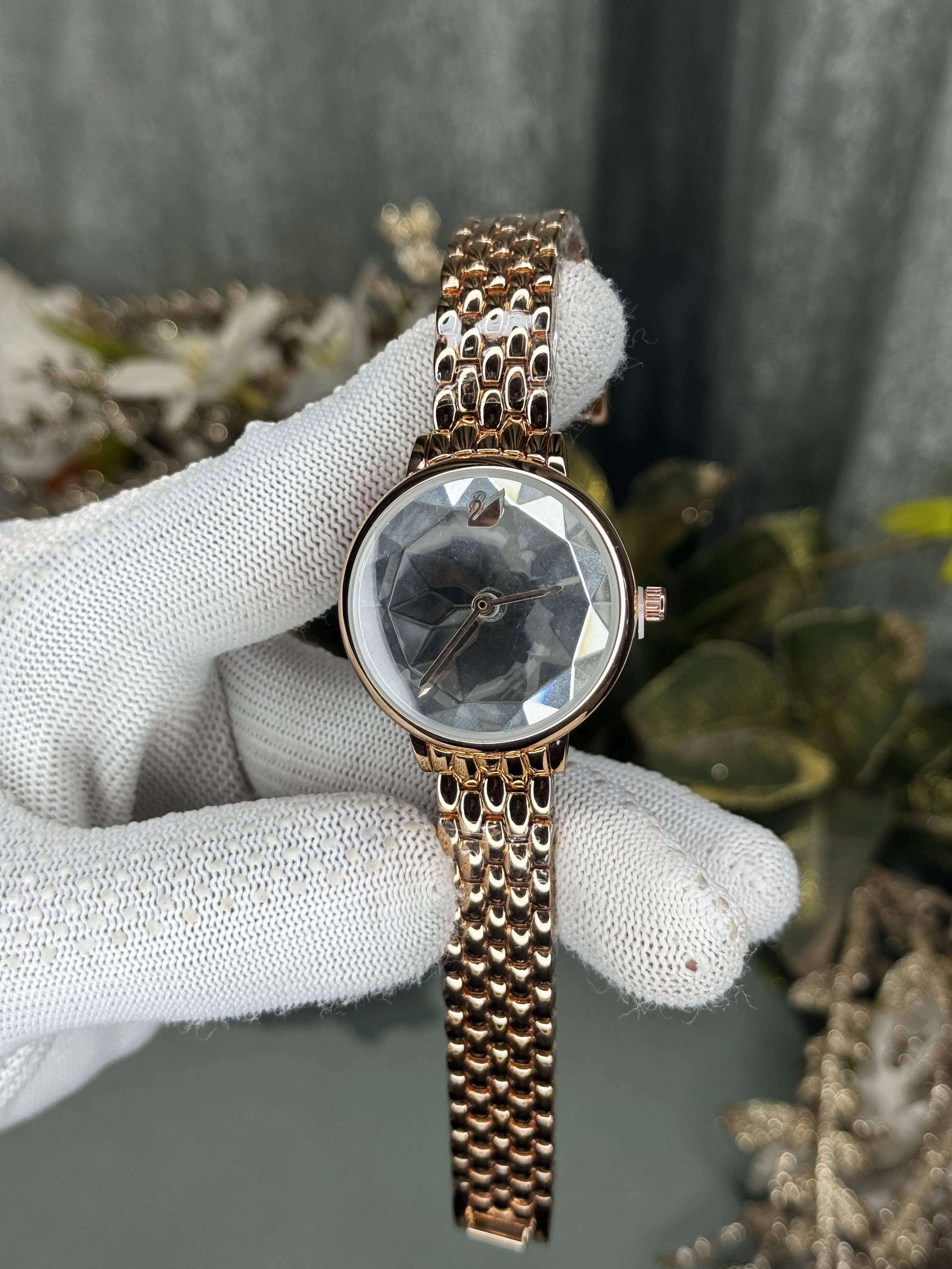 Swarovsk i Rose Gold Crystal Glass Premium Watch Main image