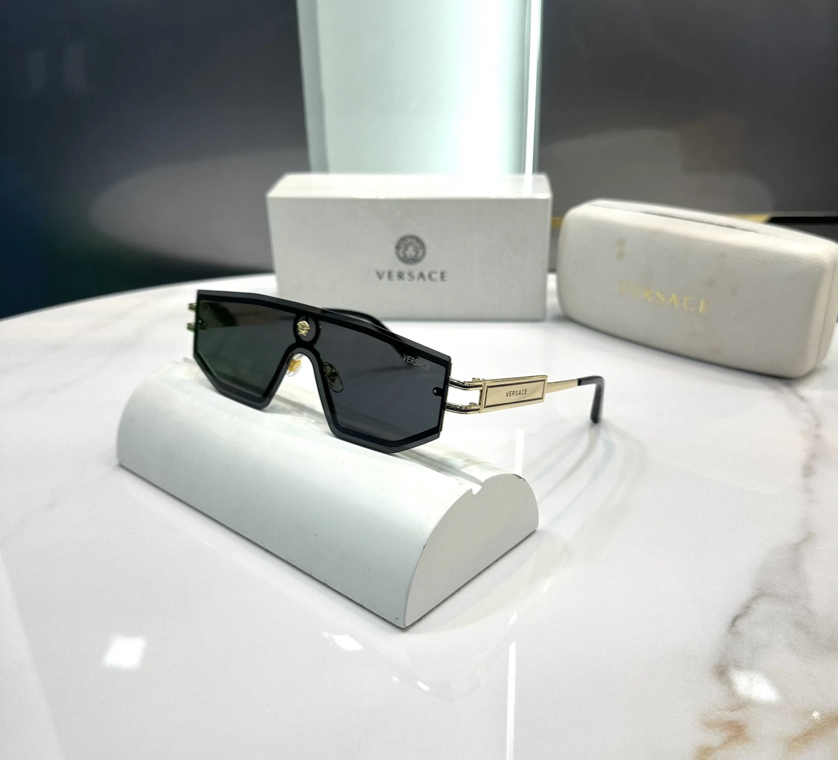 Versac e Gold Black Metal Premium Shades 9995 Main image