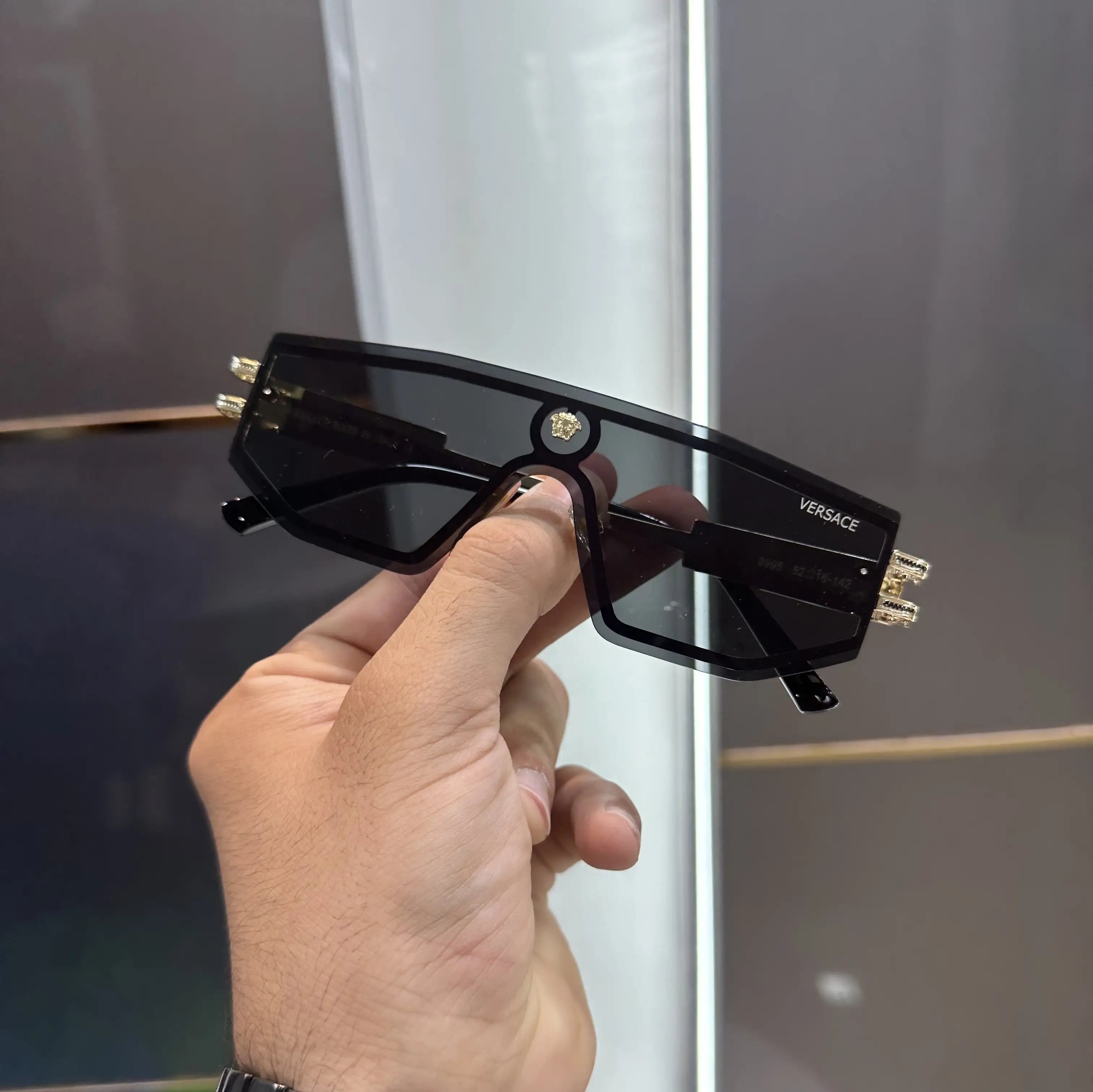 Versac e Gold Black Metal Premium Shades 9995 Secondary image