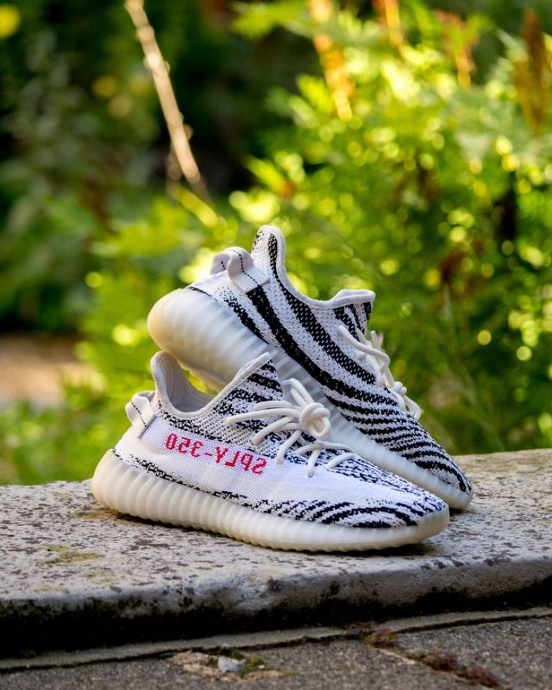 YEZZY 350 ZEBRA SEMI UA QUALITY WITH ALL ACCESSORIES Main image