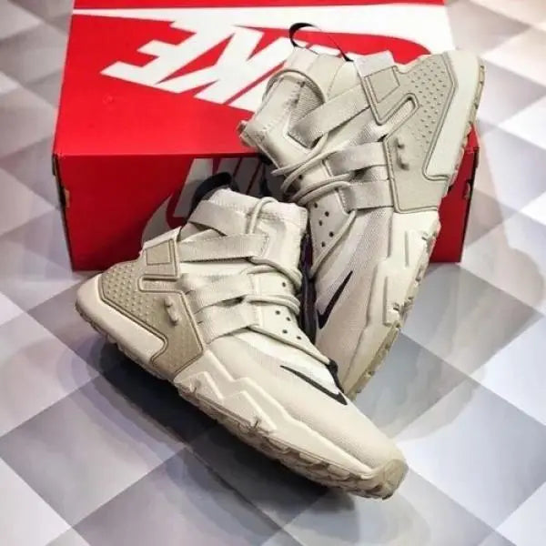 Nik e Air Huarache Gripp Desert Sand Secondary image