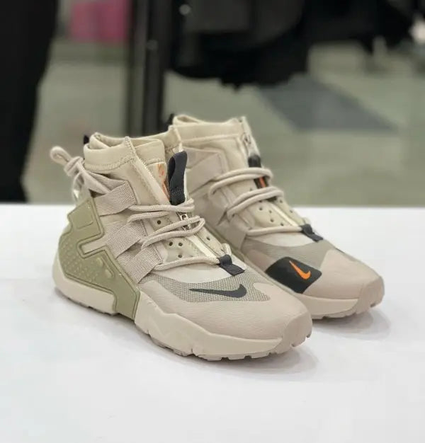 Nik e Air Huarache Gripp Desert Sand