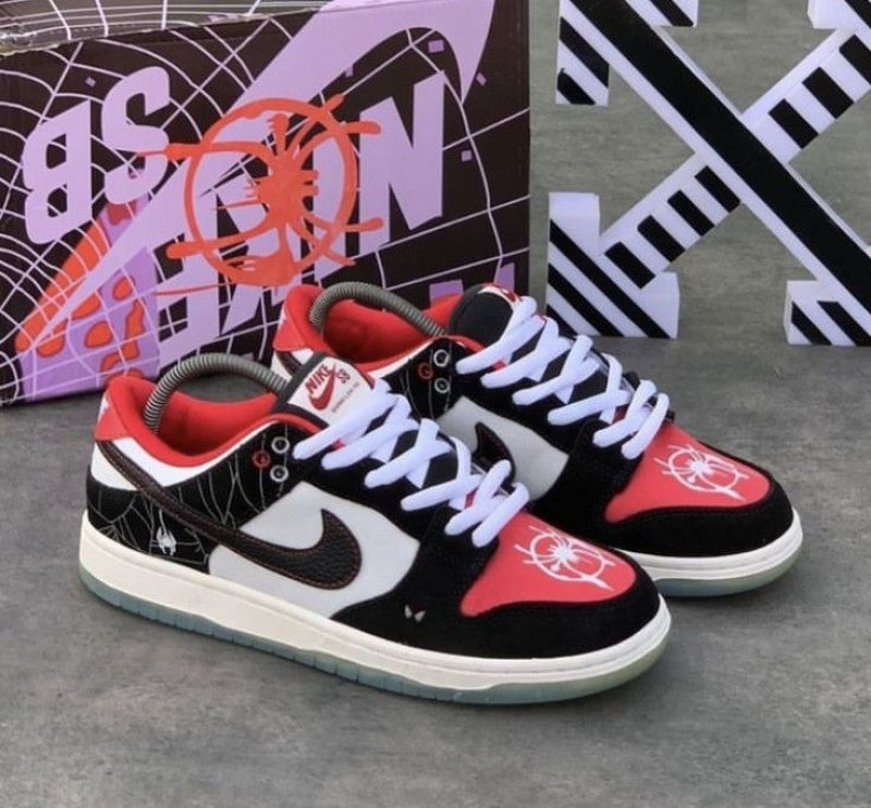 nik_e sb dunk spiderman