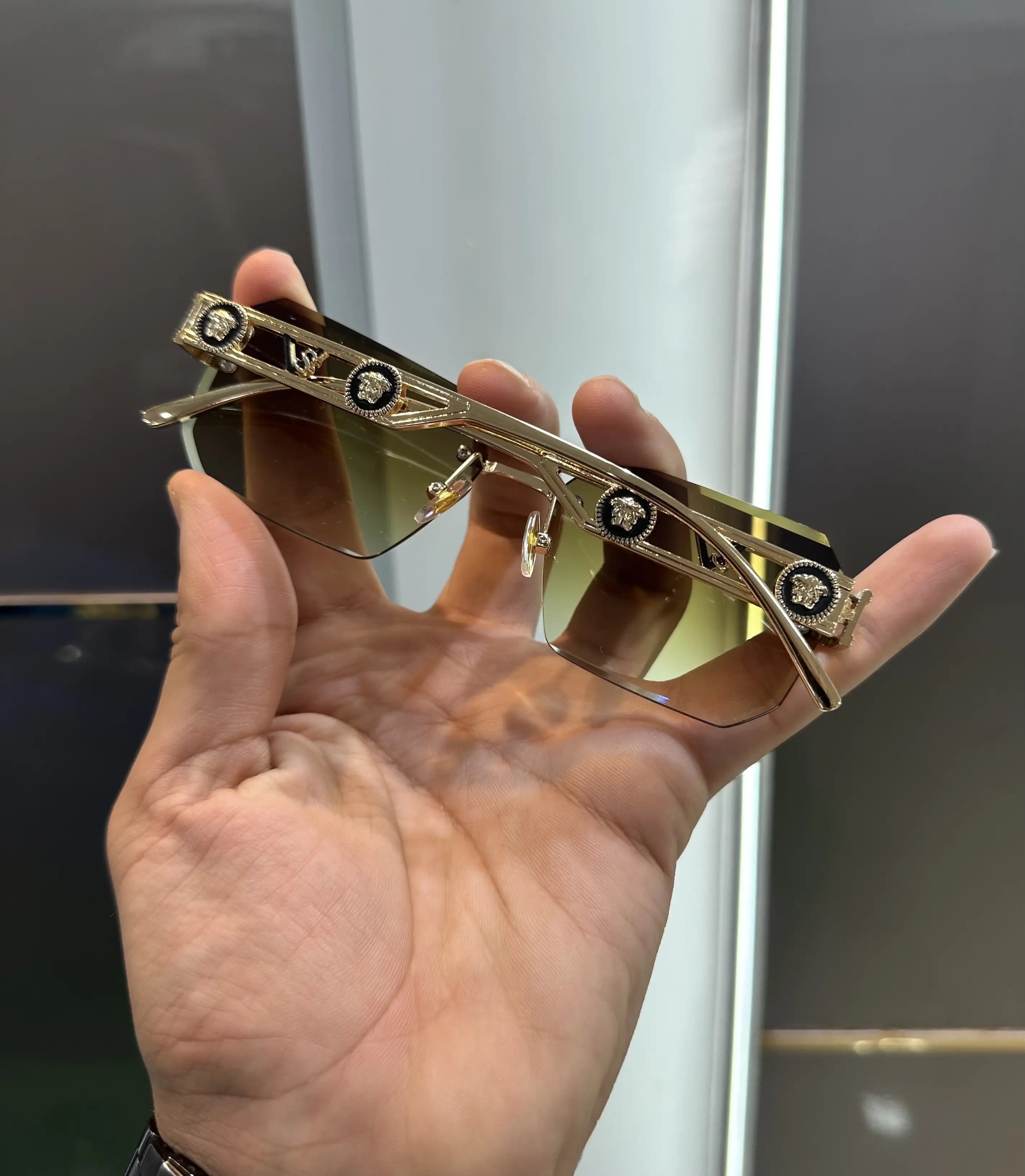 Versac e Gold Brown Premium Shades 013 Secondary image