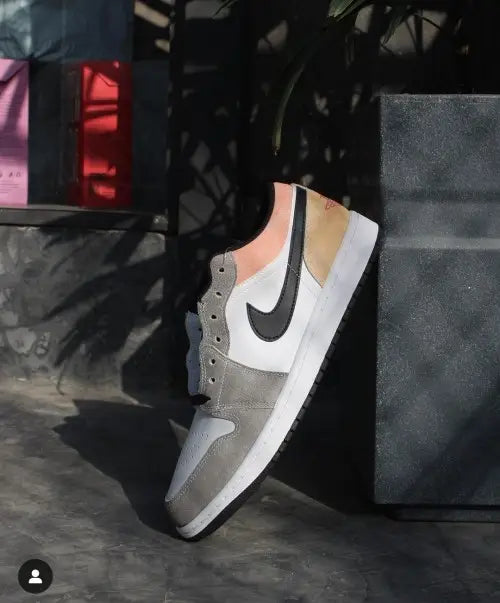 Nik_e Air Jordan 1 Low Flight Club Secondary image