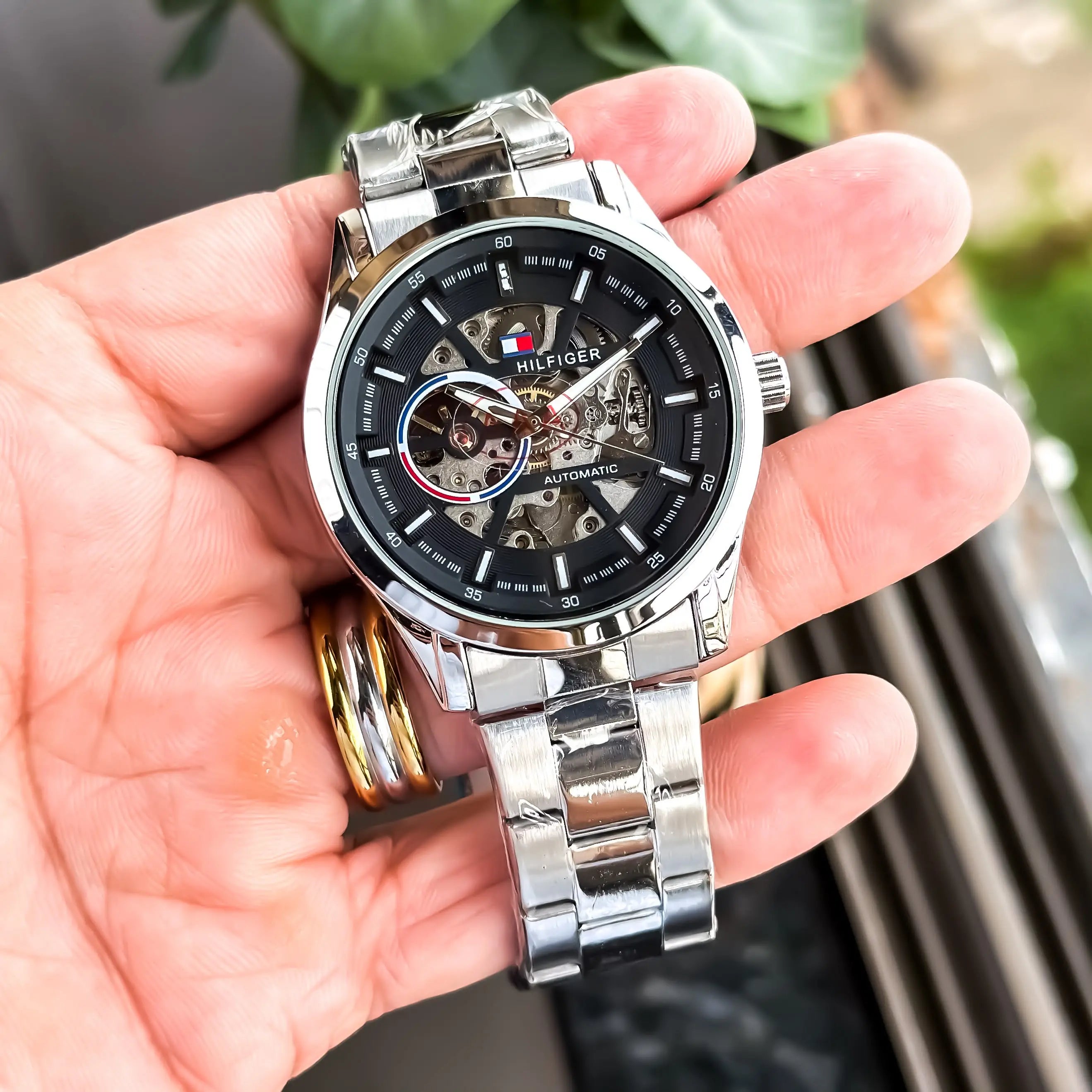 TOMMY_AUTO_SILVER_BLACK